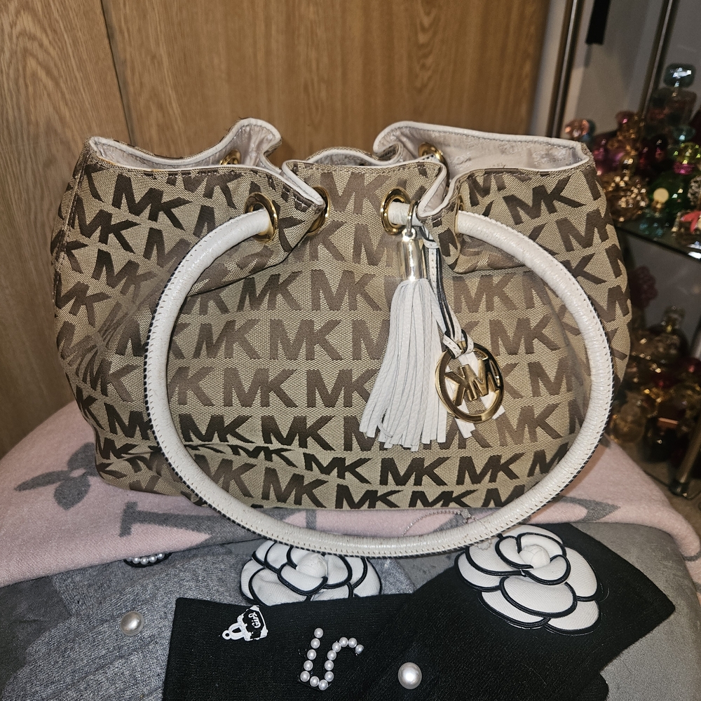 Michael Kors Signature Brown and Cream Women's Shoulder Bag